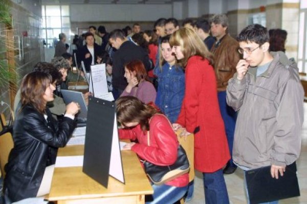 Cele mai multe anunţuri de angajare rămân tot în IT
